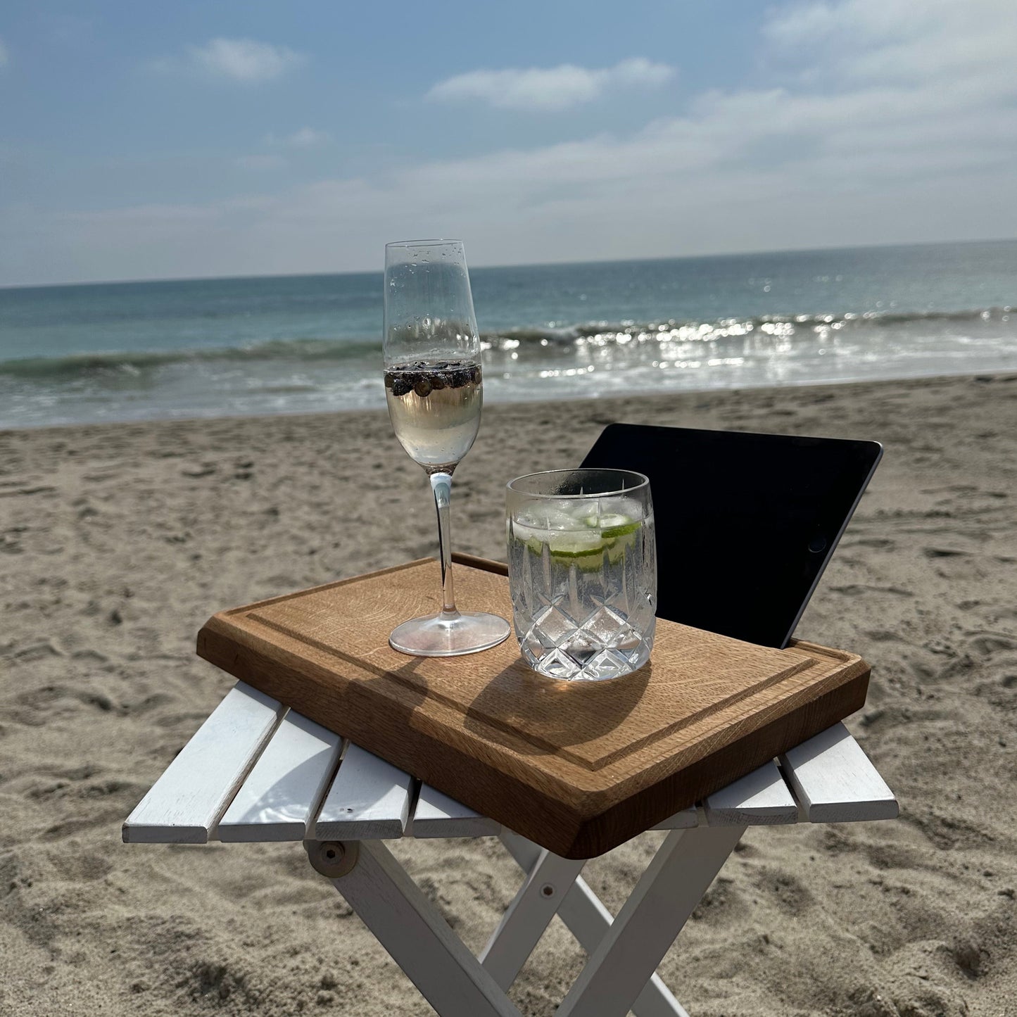 iPad Breakfast News Reader - Professional Grade Cutting Board - Solid Oak